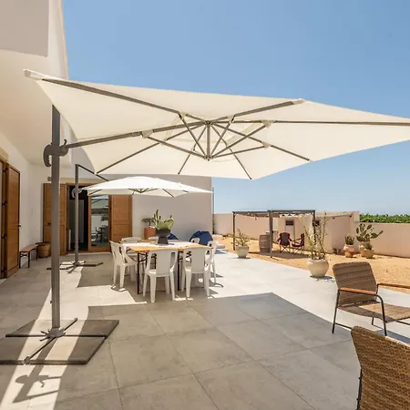 Casale Gorghi Tondi House E Vineyard